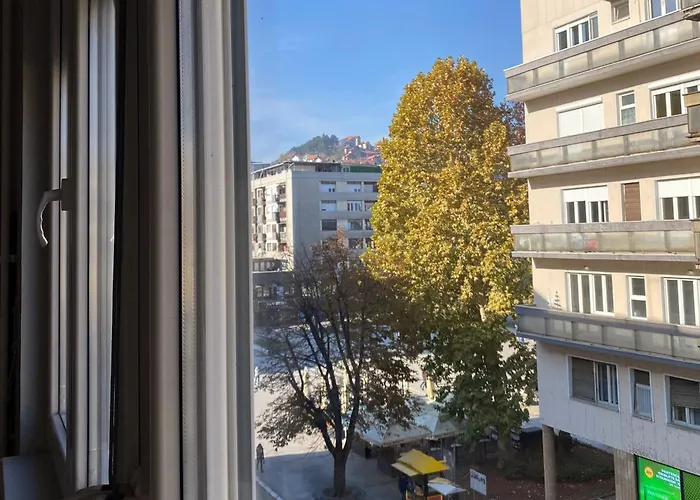 Square View Apartment